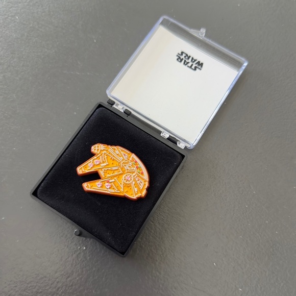 Her Universe Happy Holidays Collectible Pin Millennium Falcon Signed Ahsoka Xmas - Picture 7 of 9